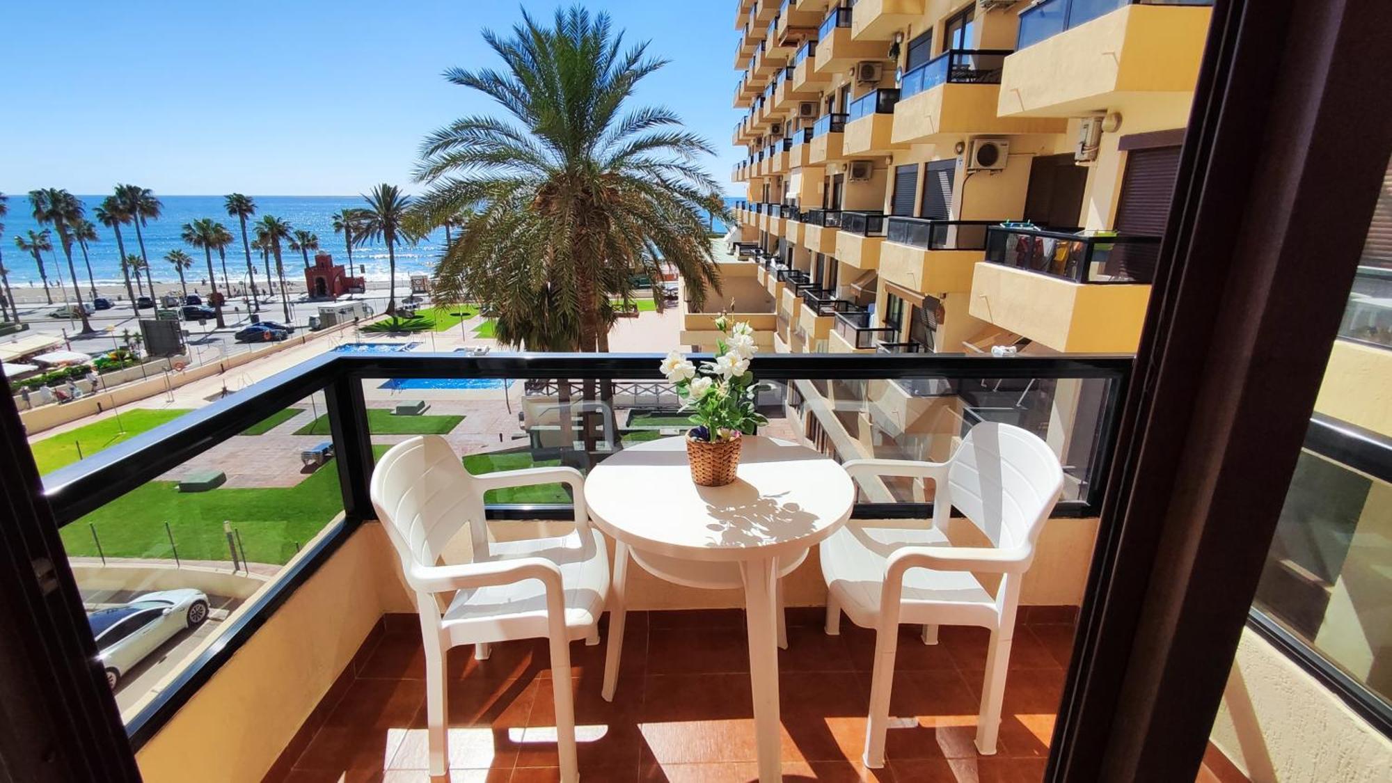 Aloha Playa Apartment With Ocean Views And Pools Benalmádena Eksteriør bilde