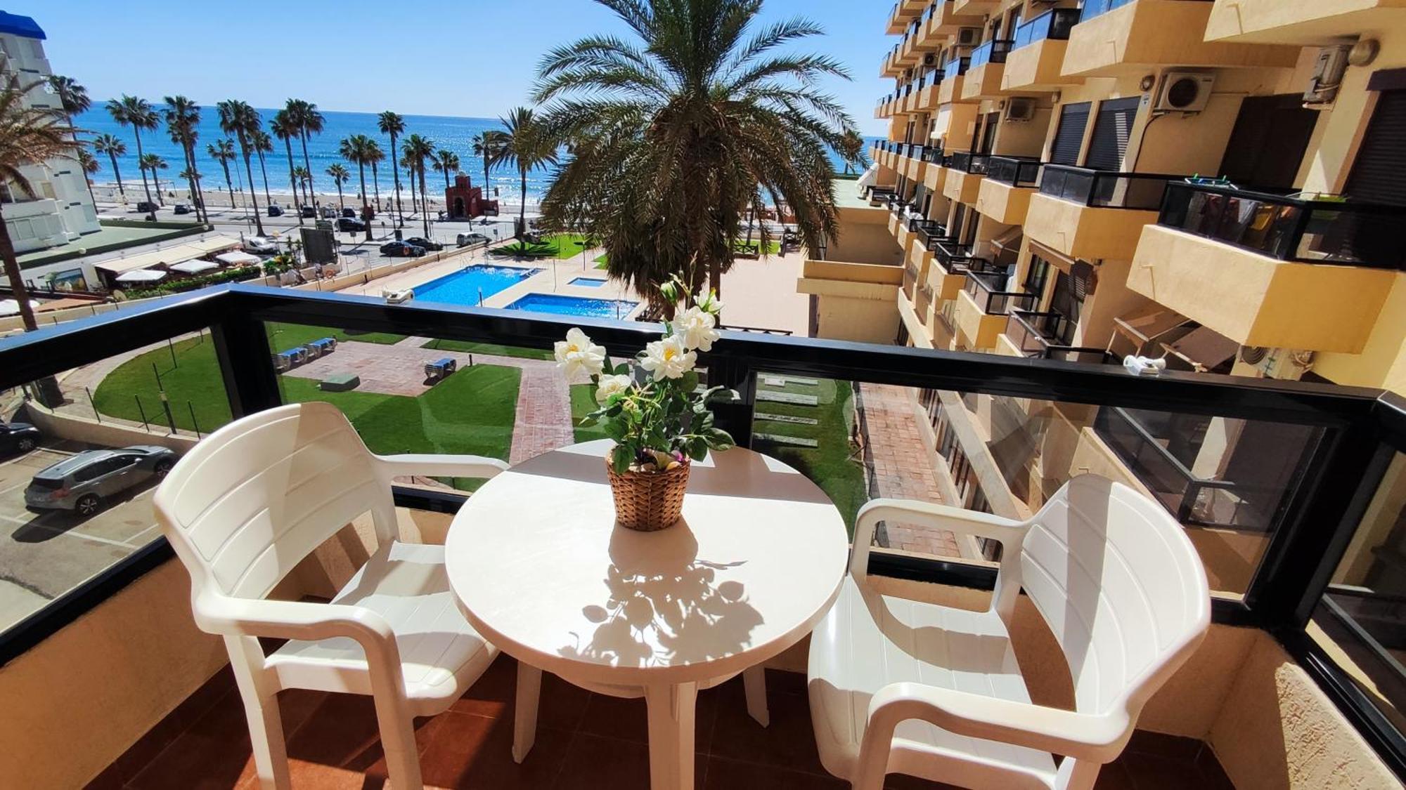 Aloha Playa Apartment With Ocean Views And Pools Benalmádena Eksteriør bilde